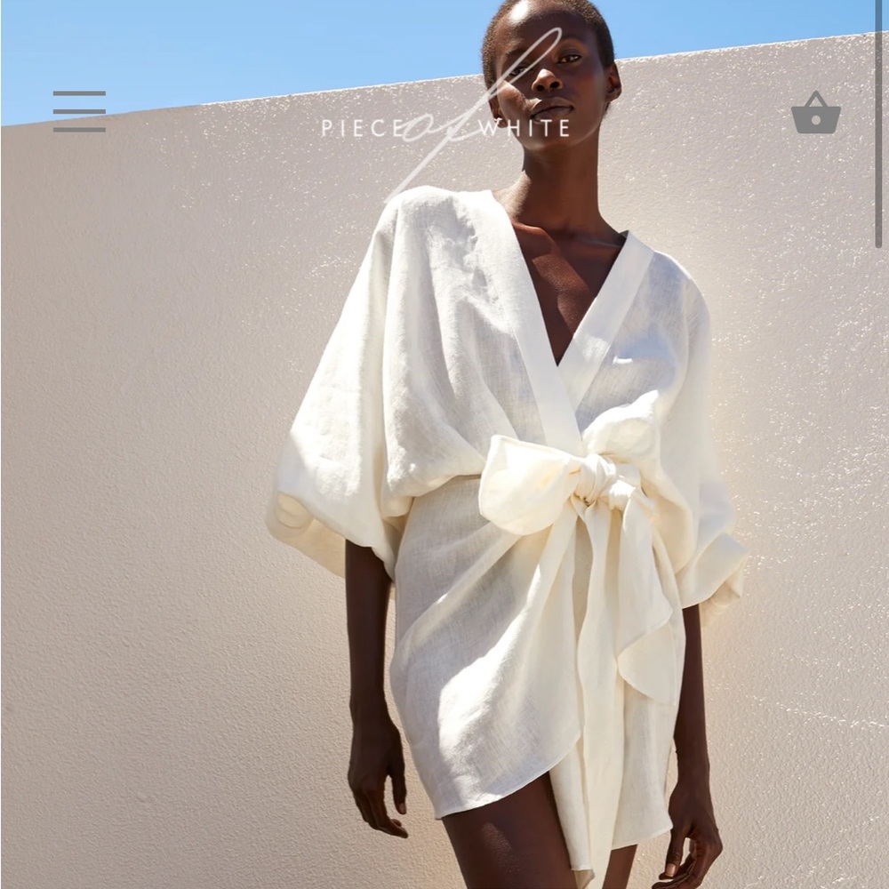 Peony Dress in White
Piece of White size xs
